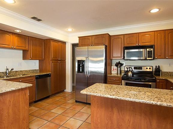 3rd image of 1715 Bayou Grande Blvd NE