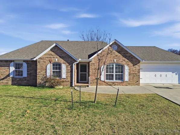 18777 S Birch Hollow Way, Claremore, OK 74017