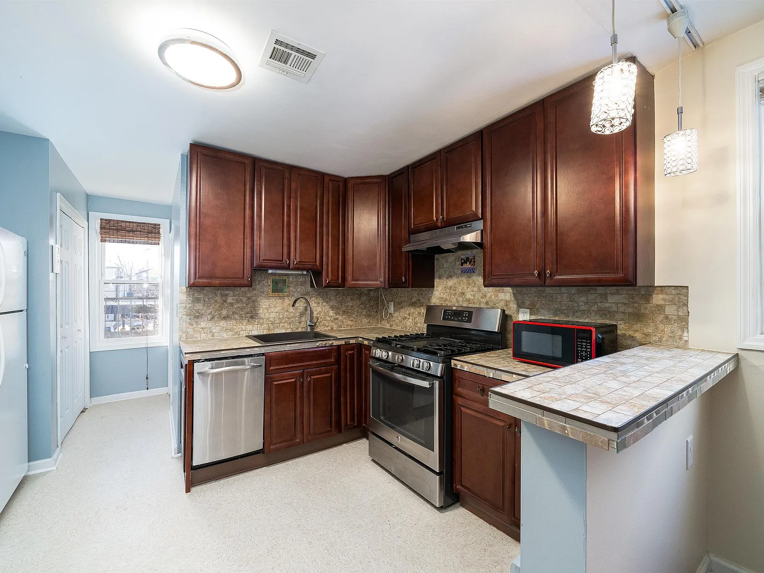 1 bed, 1.0 bath, 700 sqft, $1,850 — Photo 4