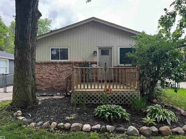 47473 Greenview Rd, Shelby Township, MI 48317