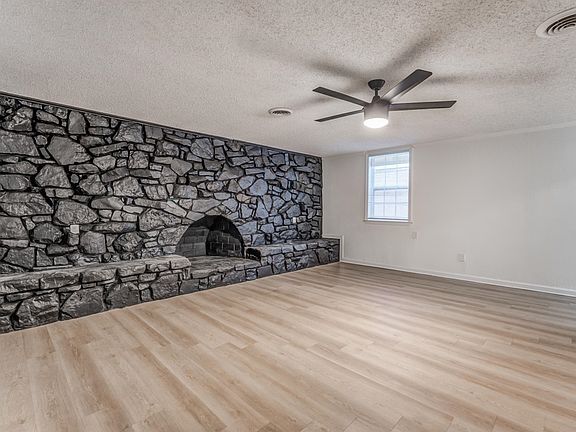 4th image of 4042 Kerwin Dr N