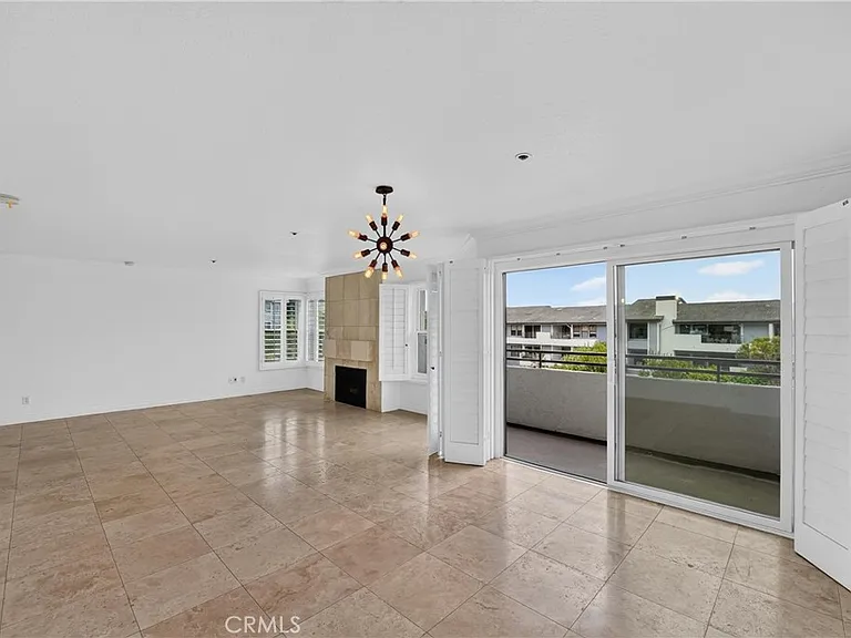 260 Cagney Ln — Photo 2