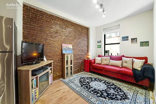 Sold by Sotheby's International Realty | media 2