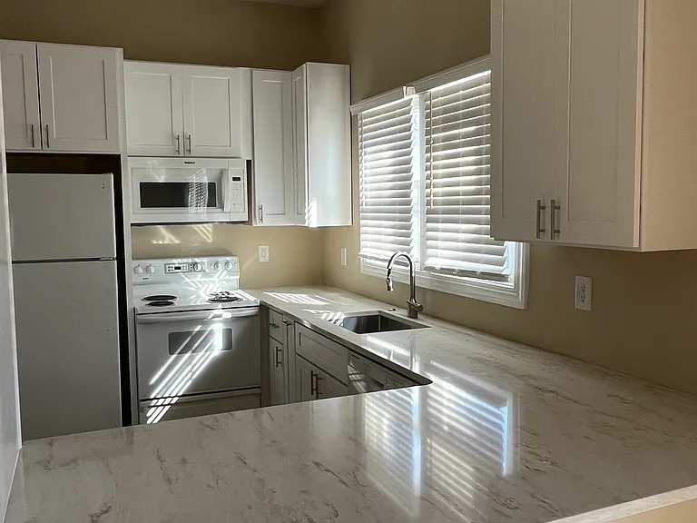 323 Caldwell Ave — Photo 12