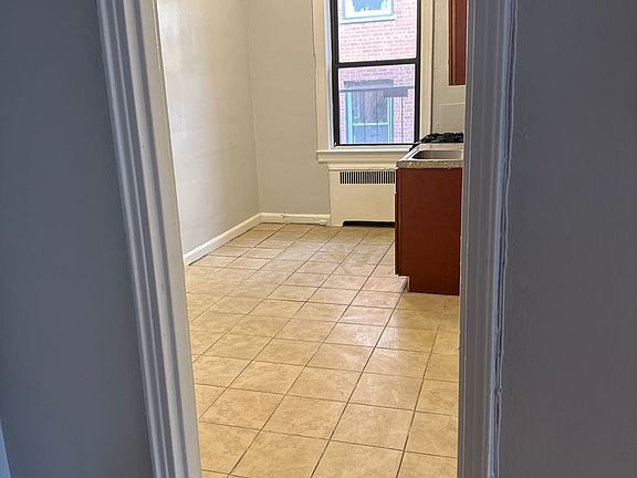 3rd image of 62 Kensington Ave APT 203