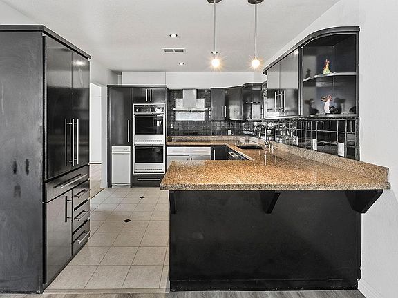 5th image of 1204 Tina Ln