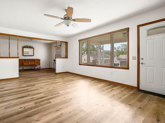 4th image of 104 W Park St