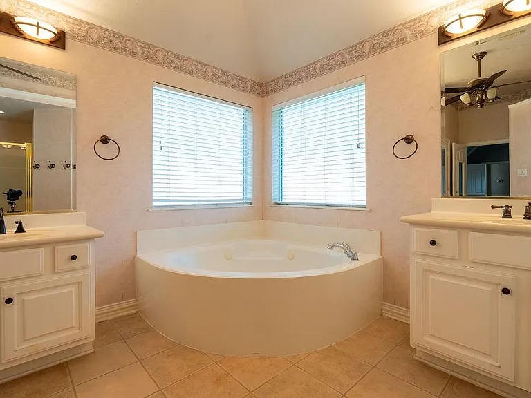 12502 Boxwood Way Ln — Photo 32