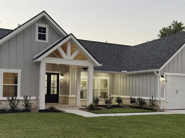 320 Wood Haven Dr, West Columbia, TX 77486