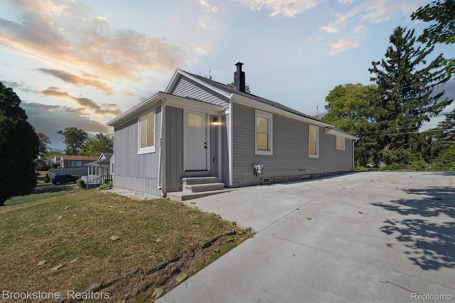 492 Colorado Ave photo 1