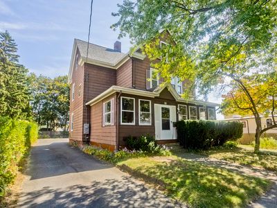 16 Charles St, Holyoke, MA, 01040