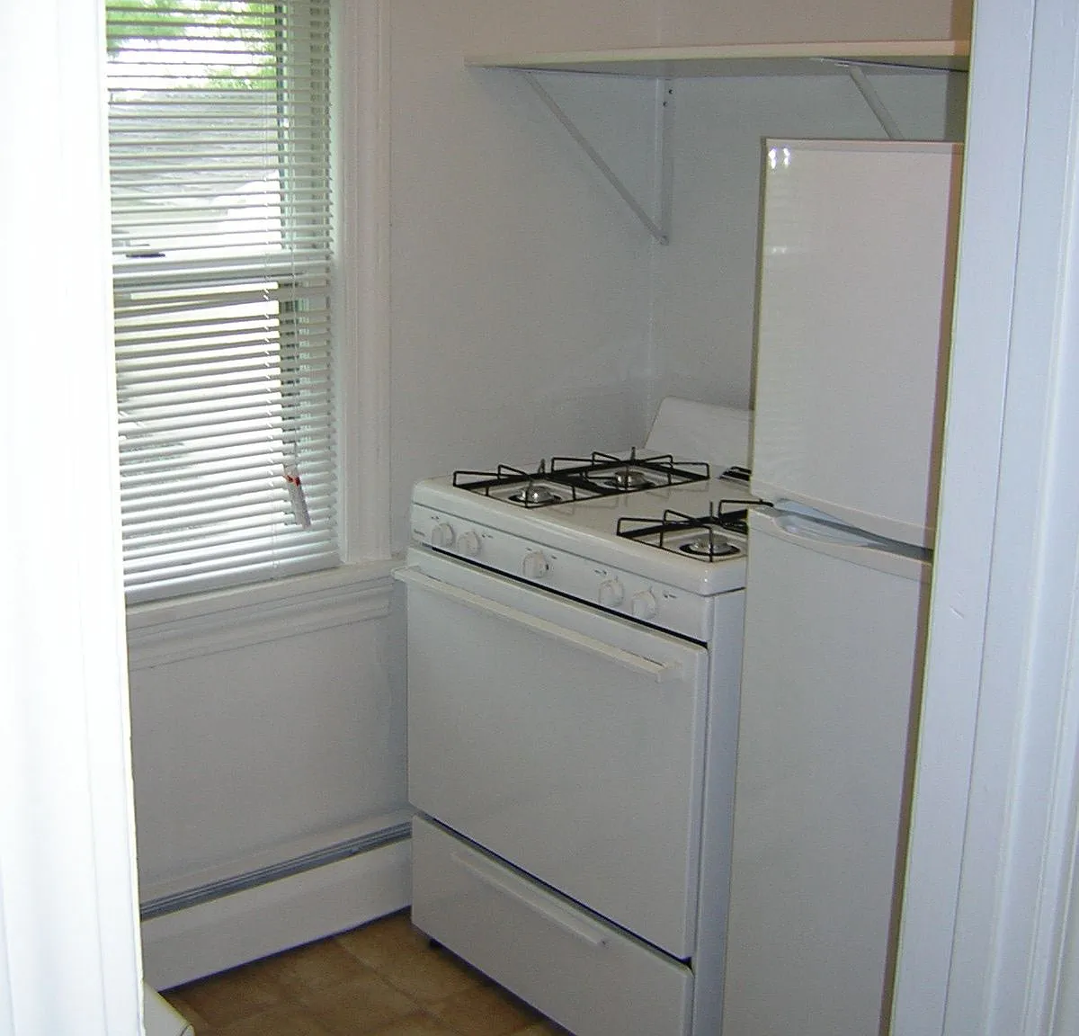 1 bed, 650 sqft, $1,200 — Photo 2