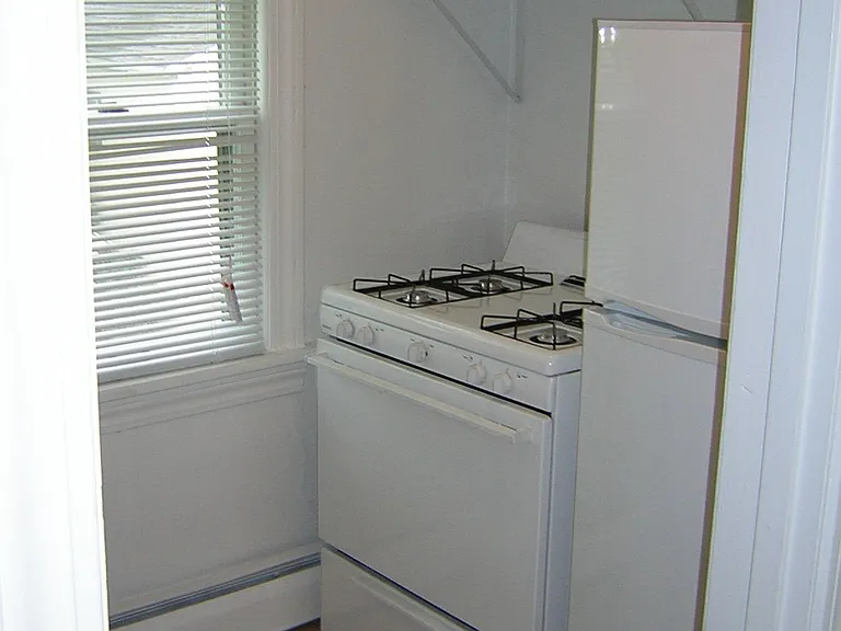 527 Hall Ave #3 — Photo 2