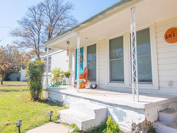 3rd image of 1013 La Monte Dr