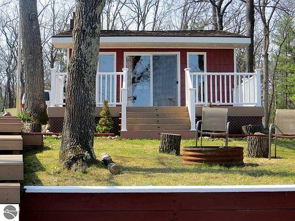3rd image of 2851 Island Lake Dr