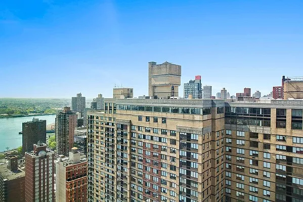 Rented by Keller Williams NYC | media 14