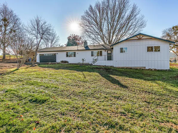 885 Mountain View Dr, Eagle Pt, OR 97524