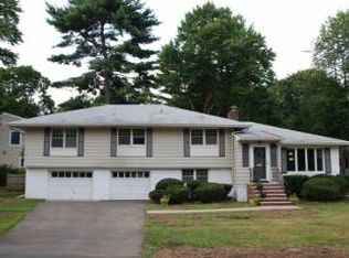 947 Washington Ave, Ho Ho Kus, NJ 07423