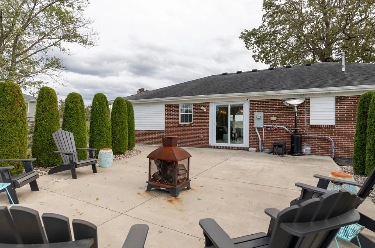 3 bed, 1643 sqft, $2,250 — Photo 2