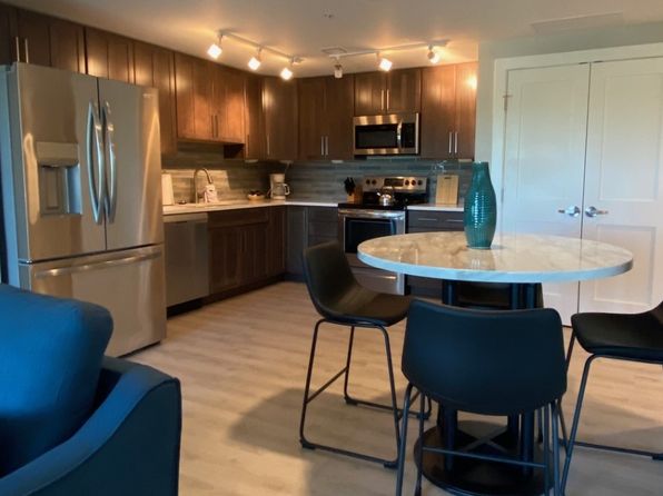 205 Lakeshore Dr