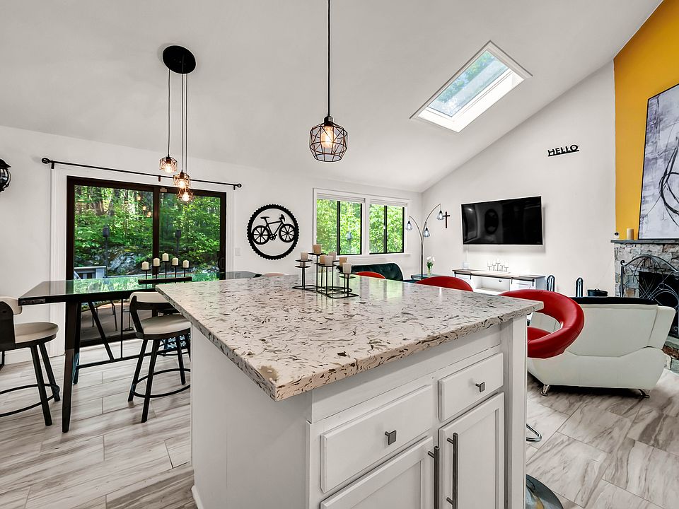 1st image of 213 Ledge Dr #213