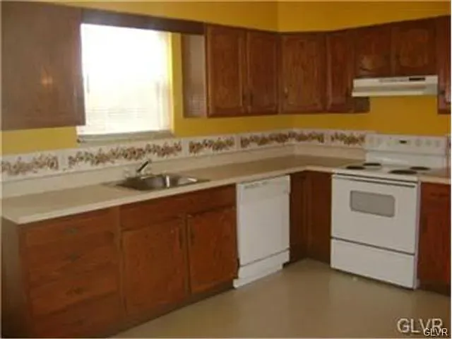 3 bed, 1.5 bath, 1512 sqft, $2,000 — Photo 2