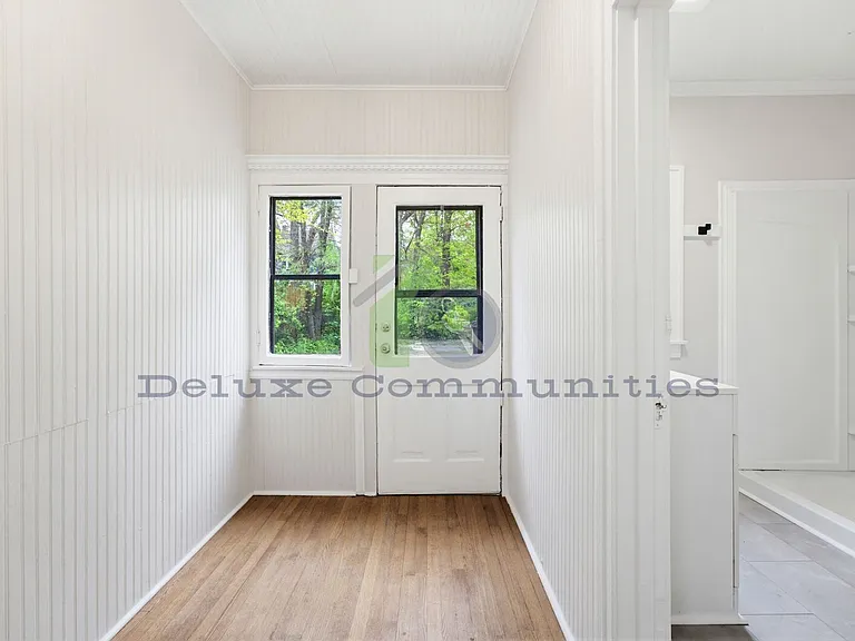 410 Eastern Ave SE — Photo 32