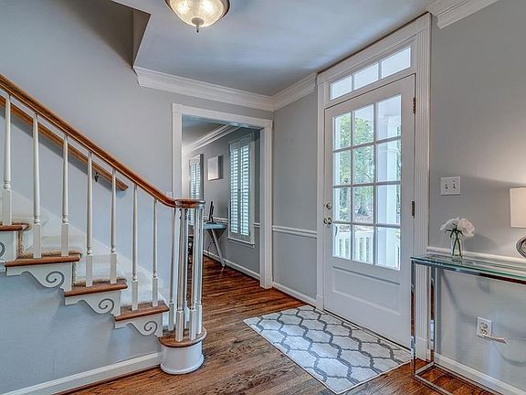4th image of 551 Park Ln SE