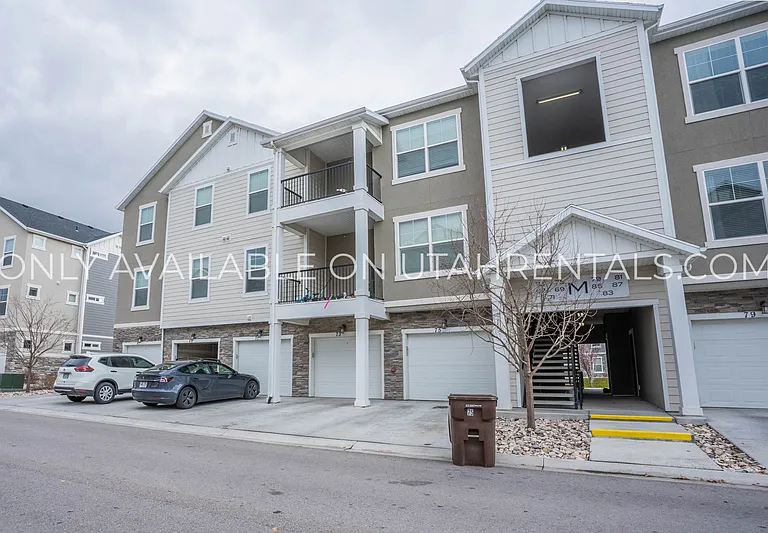 71 W Silver Springs Dr — Photo 2
