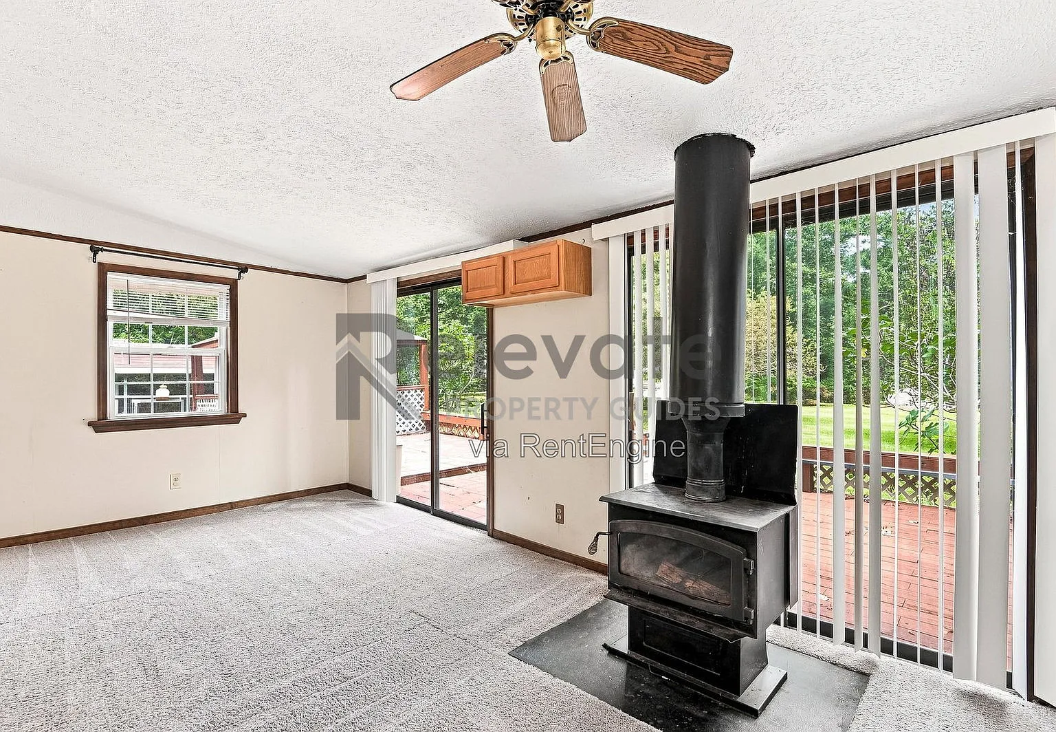 3 bed, 1.5 bath, 1248 sqft, $2,045 — Photo 3