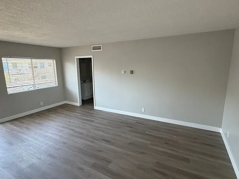 Palm View Apartments in Azusa — Photo 32
