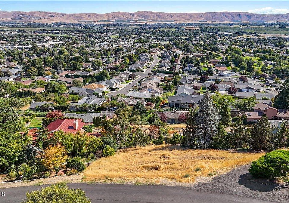 1st image of 7920 Englewood Crest Dr