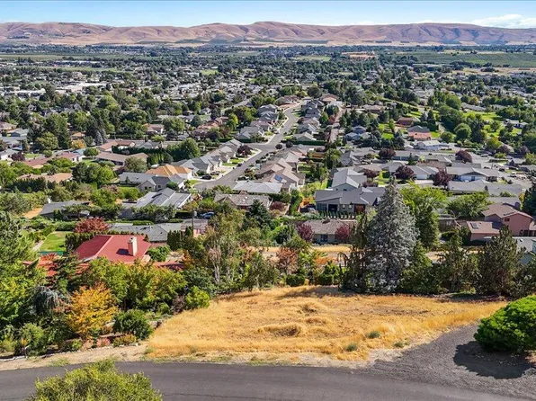 7920 Englewood Crest Dr, Yakima, WA 98908
