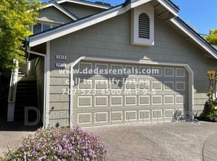 2038 Stonefield Ln, Santa Rosa, CA 95403