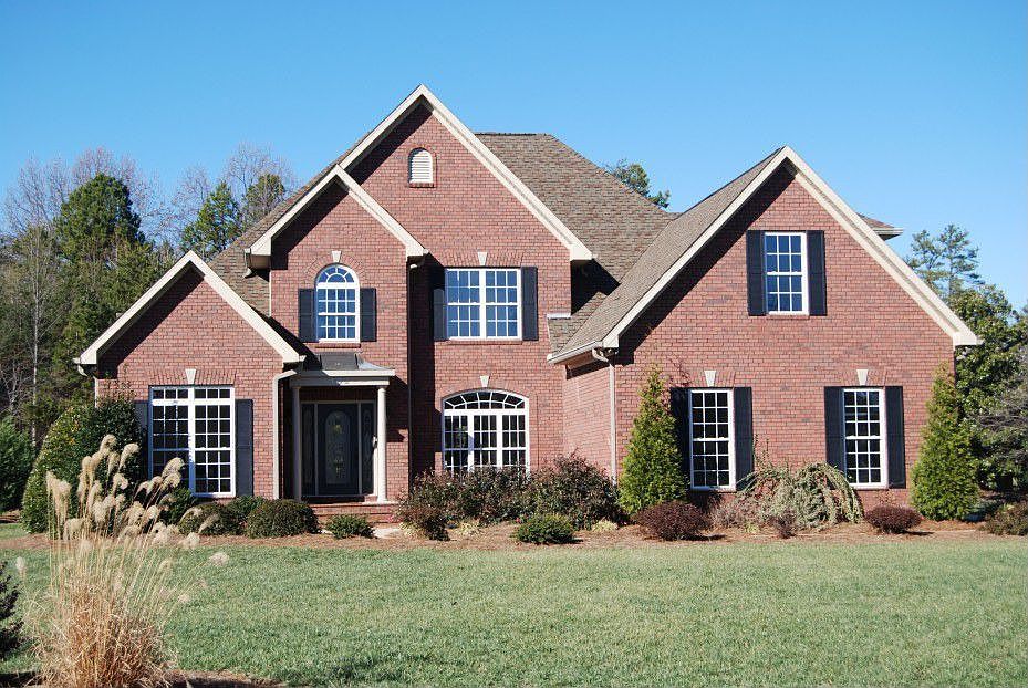 1st image of 102 Wisteria Ln