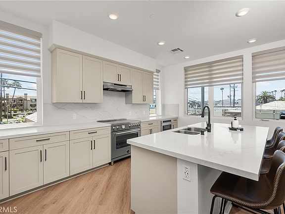 5th image of 414 Main St Unit 200