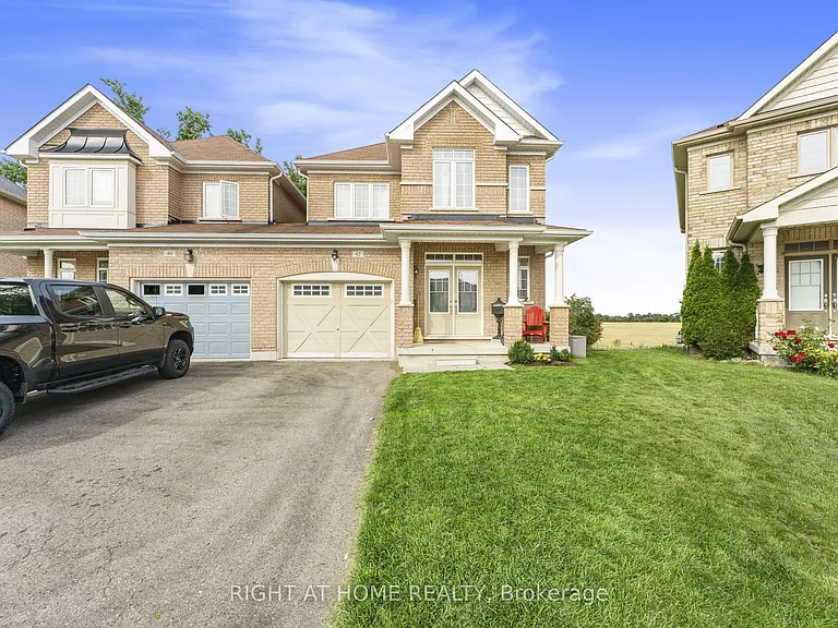 42 Forsyth Cres — Photo 1