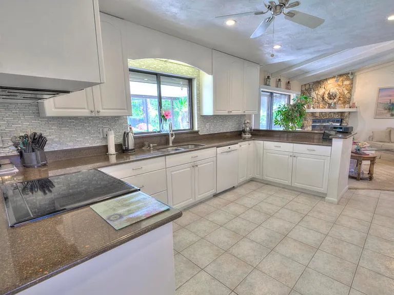 55 Bay Harbour Dr — Photo 9