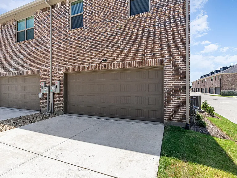681 Claire Ln — Photo 27