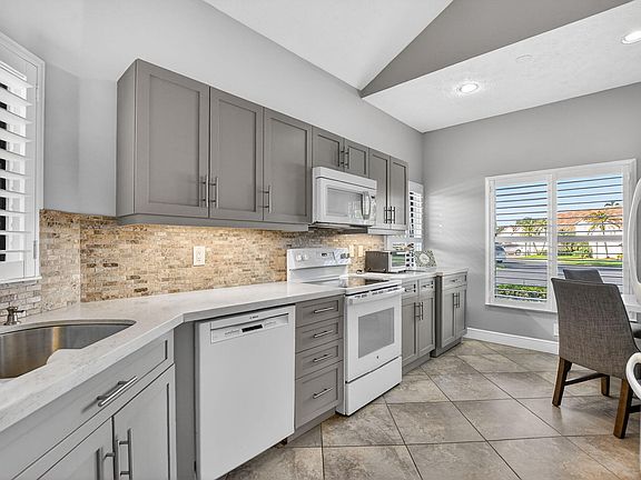 5th image of 22658 Meridiana Drive