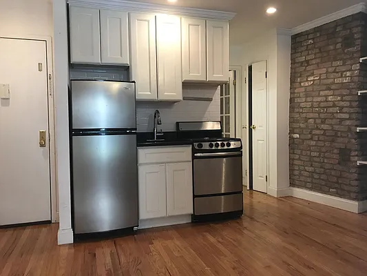 Rented by Astoria Realty | media 9