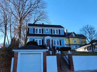 106 Huxley Ave, Providence, RI 02908