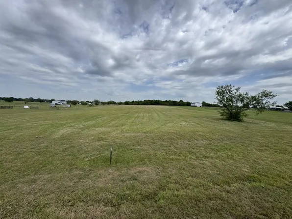 220 Martingale Dr, Oak Point, TX 75068