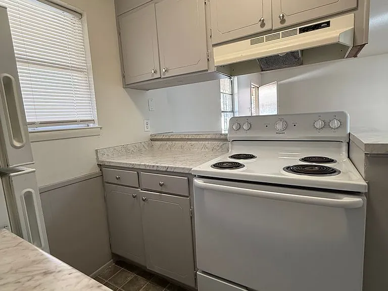 400 Johnson Dr — Photo 13