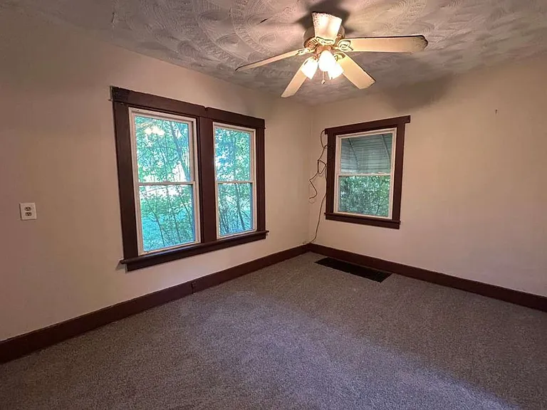 377 Talbot Ave — Photo 7