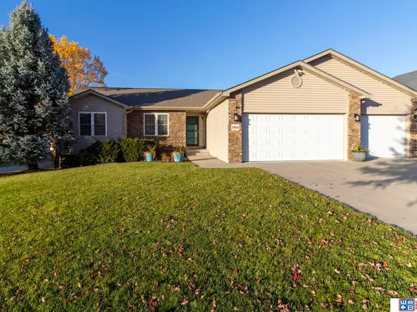 5900 White Fish Dr, Lincoln, NE 68516