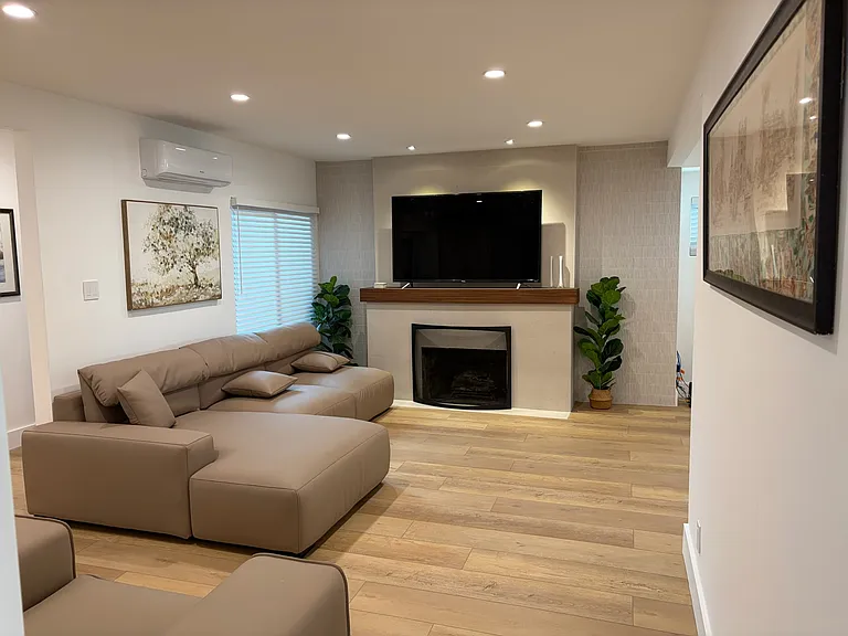 430 S Pch — Photo 1