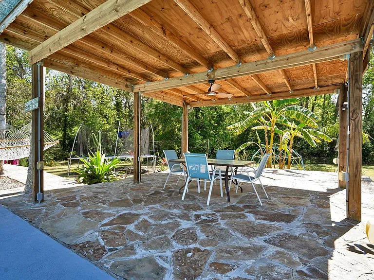 245 Country Circle Dr E — Photo 34