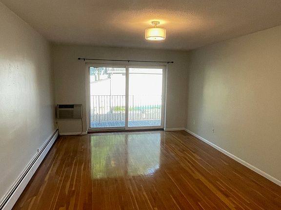 3rd image of 252 Spring St #23