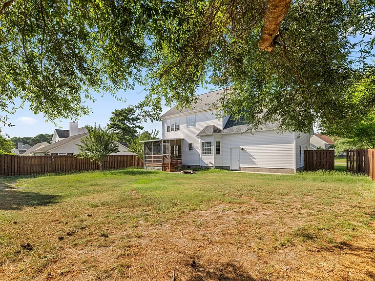 217 Derby Downs Dr — Photo 49